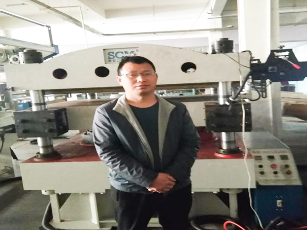 勝昌燙金機(jī)操作簡(jiǎn)單，生產(chǎn)效率高